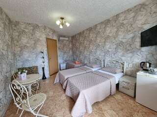 Гостиница Сервер Судак Двухместный номер Делюкс с 1 кроватью или 2 отдельными кроватями, вид на море-1