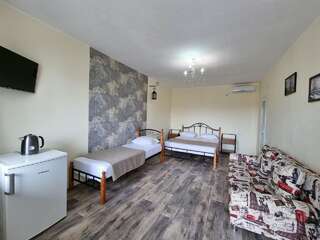 Гостиница Сервер Судак Четырехместный номер «Комфорт»-2