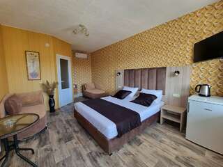 Гостиница Сервер Судак Трехместный номер «Комфорт»-1